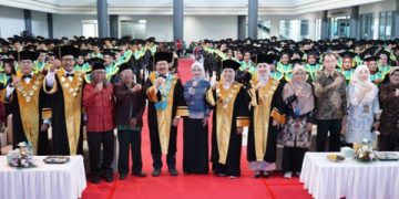 Mbak Wali Tekankan Pentingnya Skill dan Karakter di Era AI Saat Hadiri Wisuda UNISKA