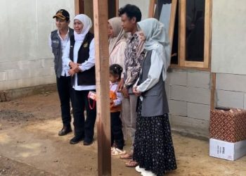 gubernur khofifah resmikan huntara trenggalek