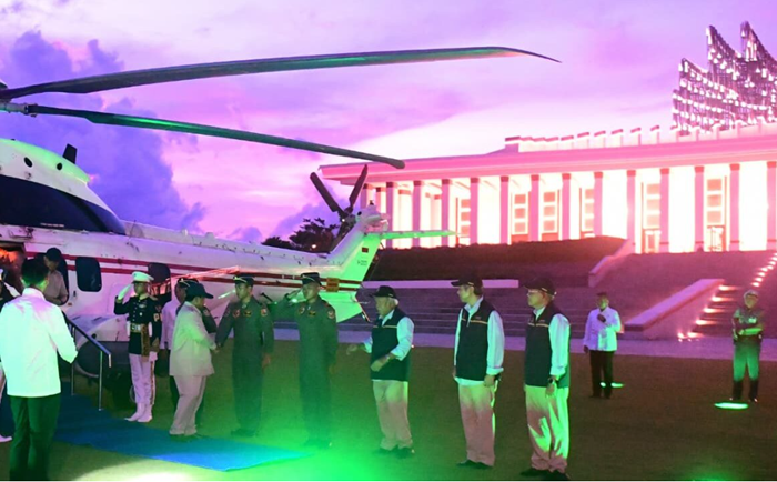 Presiden Prabowo Subianto tiba di Helipad Halaman Istana Negara, di Ibu Kota Nusantara (IKN), Kabupaten Penajam Paser Utara, Provinsi Kalimantan Timur, pada Senin sore, 12 Januari 2026. Foto: BPMI Setpres