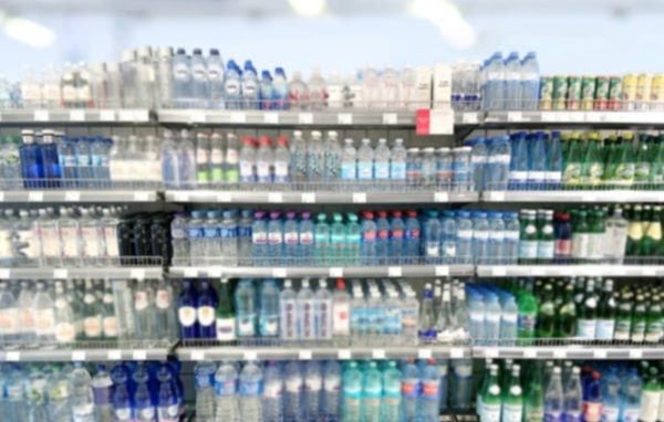 Ilustrasi berbagai jenis air minum dalam kemasan (AMDK) di Indonesia