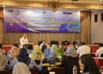 Petugas Dinas Sosial Kota Kediri mengikuti Bimtek pembaruan DTSEN guna meningkatkan akurasi data kesejahteraan sosial masyarakat