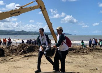 sampah pantai tulungagung