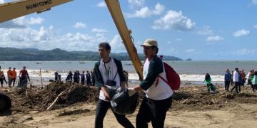 sampah pantai tulungagung