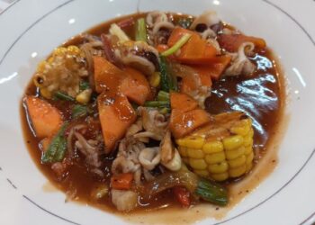 Cumi asam manis pedas porsi jumbo di Prasmanan Seafood Mboro Blitar