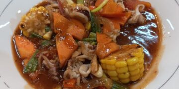 Cumi asam manis pedas porsi jumbo di Prasmanan Seafood Mboro Blitar