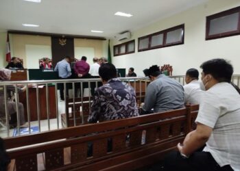 Sidang sengketa tanah di PN Jombang antara dokter eks Kepala Puskesmas dan mantan Ketua PN dengan agenda pemeriksaan saksi