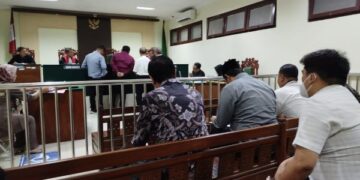 Sidang sengketa tanah di PN Jombang antara dokter eks Kepala Puskesmas dan mantan Ketua PN dengan agenda pemeriksaan saksi