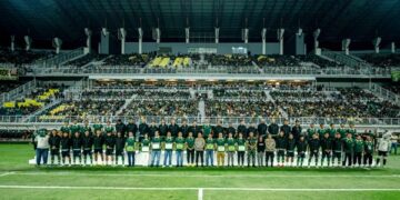 Pemain dan Official Persebaya. Foto: persebaya.id