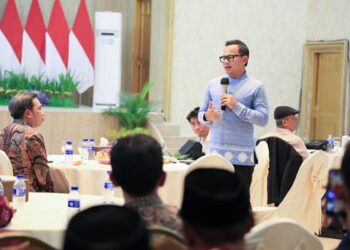 Wakil Menteri Dalam Negeri Bima Arya Sugiarto menghadiri Sosialisasi Pengawasan Pemerintahan Desa dan Dana Desa di Pendopo Wahyawibawagraha, Jember