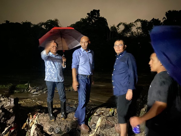 Satgas Tata Ruang Kabupaten Jember saat meninjau Perumahan Villa Indah Tegal besar