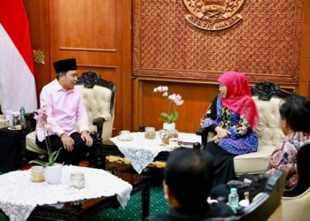 Bupati Fawait saat bertemu Gubernur Jawa Timur Khofifah Indar Parawansa terkait Banjir yang terjadi di Jember