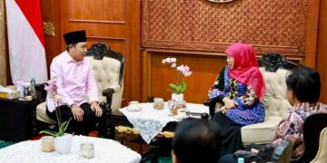 Bupati Fawait saat bertemu Gubernur Jawa Timur Khofifah Indar Parawansa terkait Banjir yang terjadi di Jember