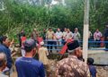 Pemkab Jember bersama Dinas PU Bina Marga Jatim saat meninjau lokasi Jembatan rusak dampak Banjir di wilayah Jubung