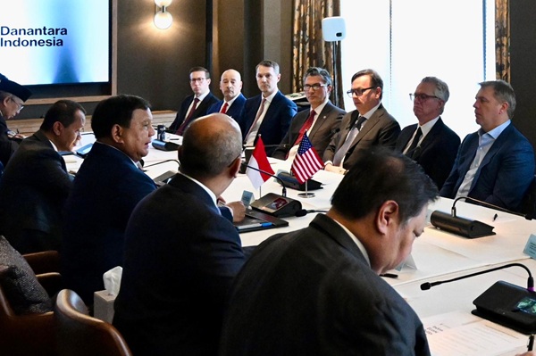 Presiden Prabowo Subianto menerima 12 pengusaha terbesar Amerika Serikat dalam pertemuan di Washington DC. Foto: BPMI Setpres
