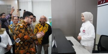 Bupati Kediri Hanindhito Himawan Pramana di kantor MPP. Foto: istimewa