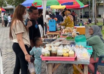 Aktivitas di Pasar Pon Trenggalek. Foto: bacaini/Aby Kurniawan