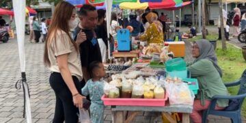 Aktivitas di Pasar Pon Trenggalek. Foto: bacaini/Aby Kurniawan