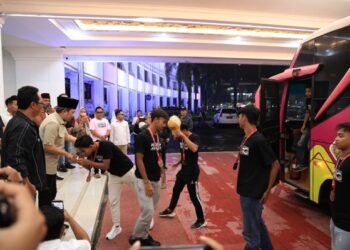 Kesebelasan persid jember saat tiba dan disambut Bupati Jember Muhammad Fawait di Pendopo Wahyawibawagraha