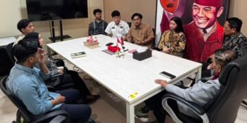 Suasana pertemuan pengruus DPK GMNI Kom FH Untag Surabaya dengan alumni.