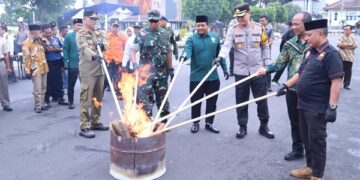Forkopimda Jember saat pemusnahan barang bukti hasil tindak kejahatan