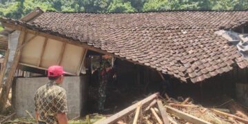 Rumah warga rusak akibat banjir dan cuaca ekstrem di Tulungagung Jawa Timur