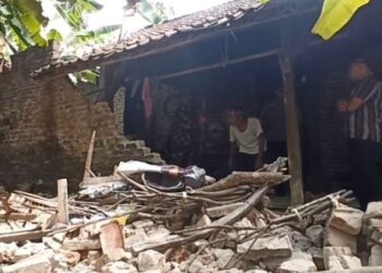 Kerusakan rumah warga di Trenggalek akibat gempa Pacitan magnitudo 6,4