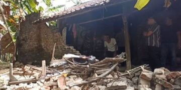 Kerusakan rumah warga di Trenggalek akibat gempa Pacitan magnitudo 6,4