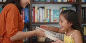 Donasi buku untuk anak-anak dalam gerakan literasi global