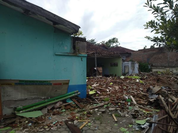 Gedung SDN Tlogo 2 Kanigoro yang masih digunakan 182 siswa