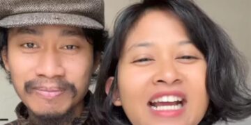 Dwi Sasetyaningtyas dan suaminya, keduanya penerima beasiswa LPDP