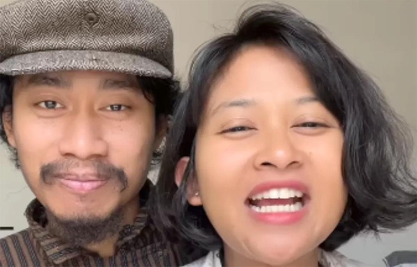 Dwi Sasetyaningtyas dan suaminya, keduanya penerima beasiswa LPDP