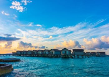 Resort overwater villa di Maladewa yang memperbolehkan turis mengonsumsi alkohol