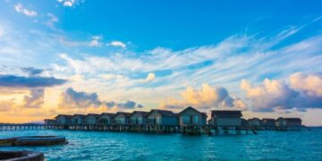 Resort overwater villa di Maladewa yang memperbolehkan turis mengonsumsi alkohol