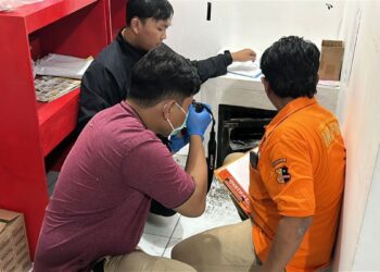 Maling cerdik bobol Alfamart Pogalan Trenggalek dengan menjebol atap dan merusak CCTV sebelum menggasak uang Rp12 juta dari brankas