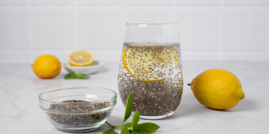 Biji selasih mengembang setelah direndam air