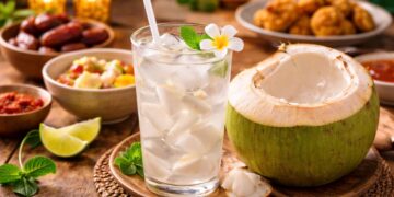 Air kelapa muda segar untuk takjil buka puasa
