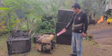 Mobil pikap Daihatsu Espas terbakar saat ronda sahur di Watulimo Trenggalek