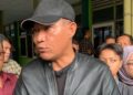 Pendamping hukum Revolutionary Law Firm menyampaikan ultimatum kepada Perhutani dalam audiensi soal hak kelola hutan di Blitar