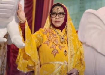 Sekda Sidoarjo Fenny Apridawati dalam balutan busana India. Foto: IG@sambatdarjo