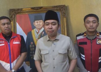 Bupati Jember Gus Fawait saat memberikan keterangan kepada media.