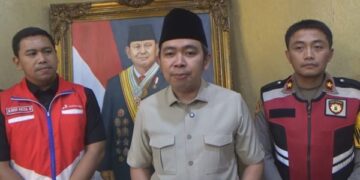 Bupati Jember Gus Fawait saat memberikan keterangan kepada media.
