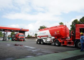 Pasokan BBM Pertamina ke SPBU. Foto: Pertamina