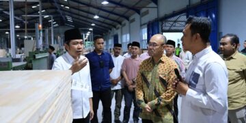 Bupati Jember, Muhammad Fawait saat kunjungan ke PT Nankai di Kecamatan Silo