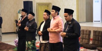 Bupati Fawait saat bersama pengasuh pondok pesantren, kyai, gus, dan lora se-Kabupaten Jember di Pendopo Wahyawibawagraha