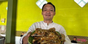 ayam lodho pak yusuf trenggalek dengan kuah santan kental
