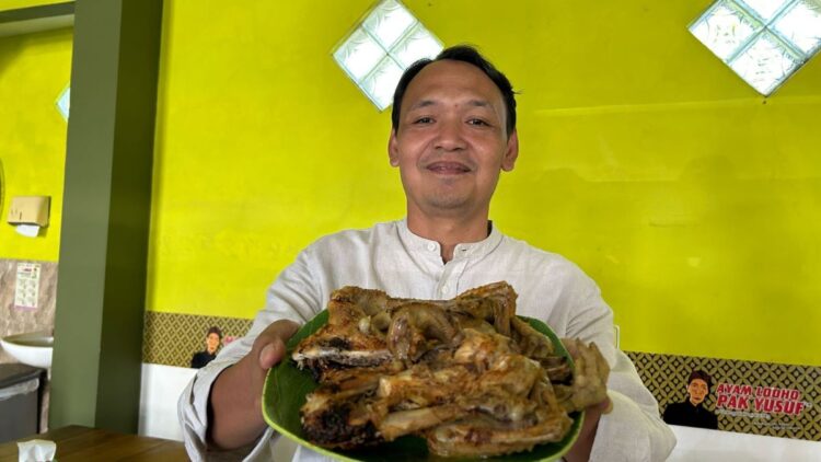 ayam lodho pak yusuf trenggalek dengan kuah santan kental