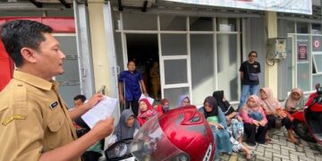 Puluhan disabilitas geruduk Kantor Dinsos Tulungagung memprotes bansos BPNT dan PKH yang tidak cair