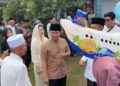 Emil Dardak dan Arumi Bachsin di tradisi Lebaran Ketupat Durenan Trenggalek