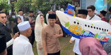 Emil Dardak dan Arumi Bachsin di tradisi Lebaran Ketupat Durenan Trenggalek