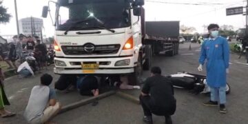 kecelakaan pemotor terlindas truk trailer di ringroad Mojoagung Jombang